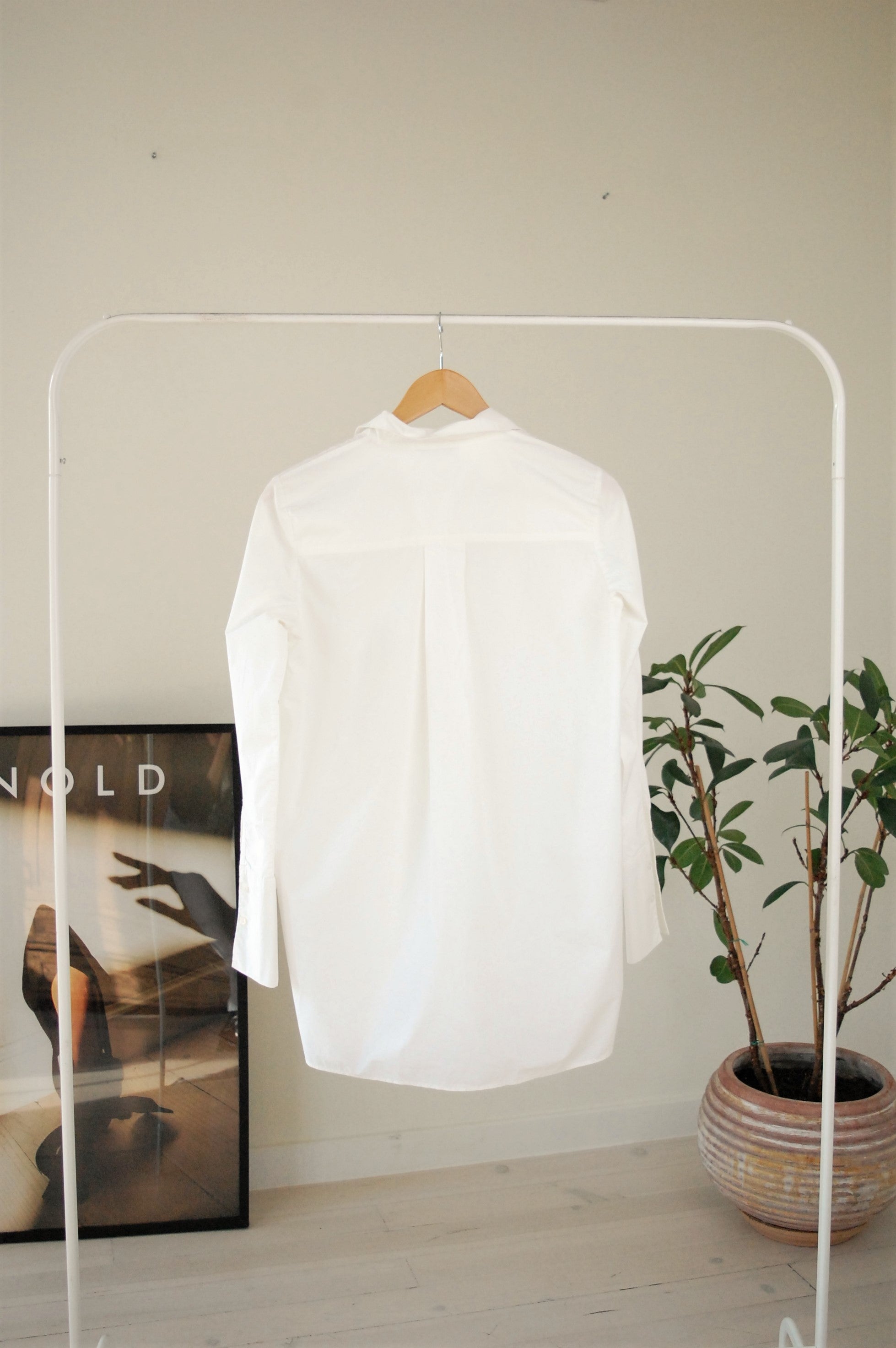 Бяла памучна риза